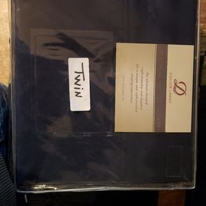 Danjor Linens Luxury Soft 1800 Series ( Navy blue